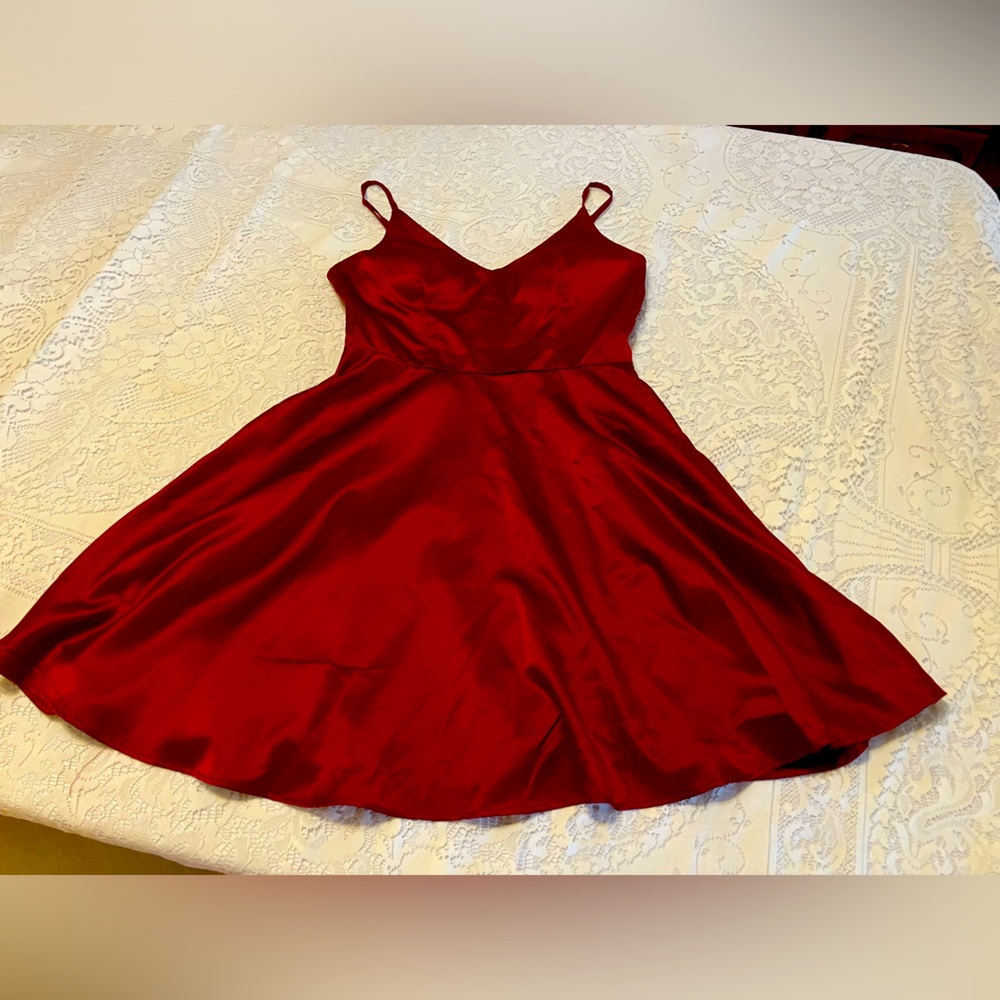 Never worn but my daughter cut out the tag. Size 6/medium deep red prom, formalD